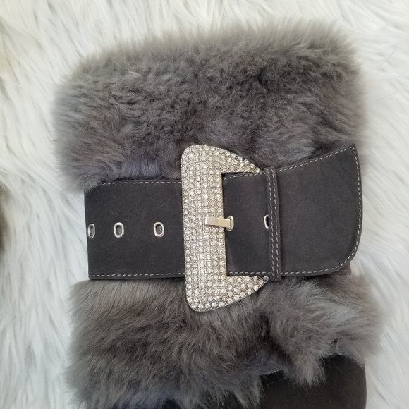 SELINA Gray Heeled Ankle Boots SIZE 9, Zip closure on the side. - Picture 4 of 16